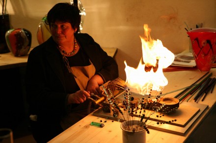 lilly-am-lodernden-feuer